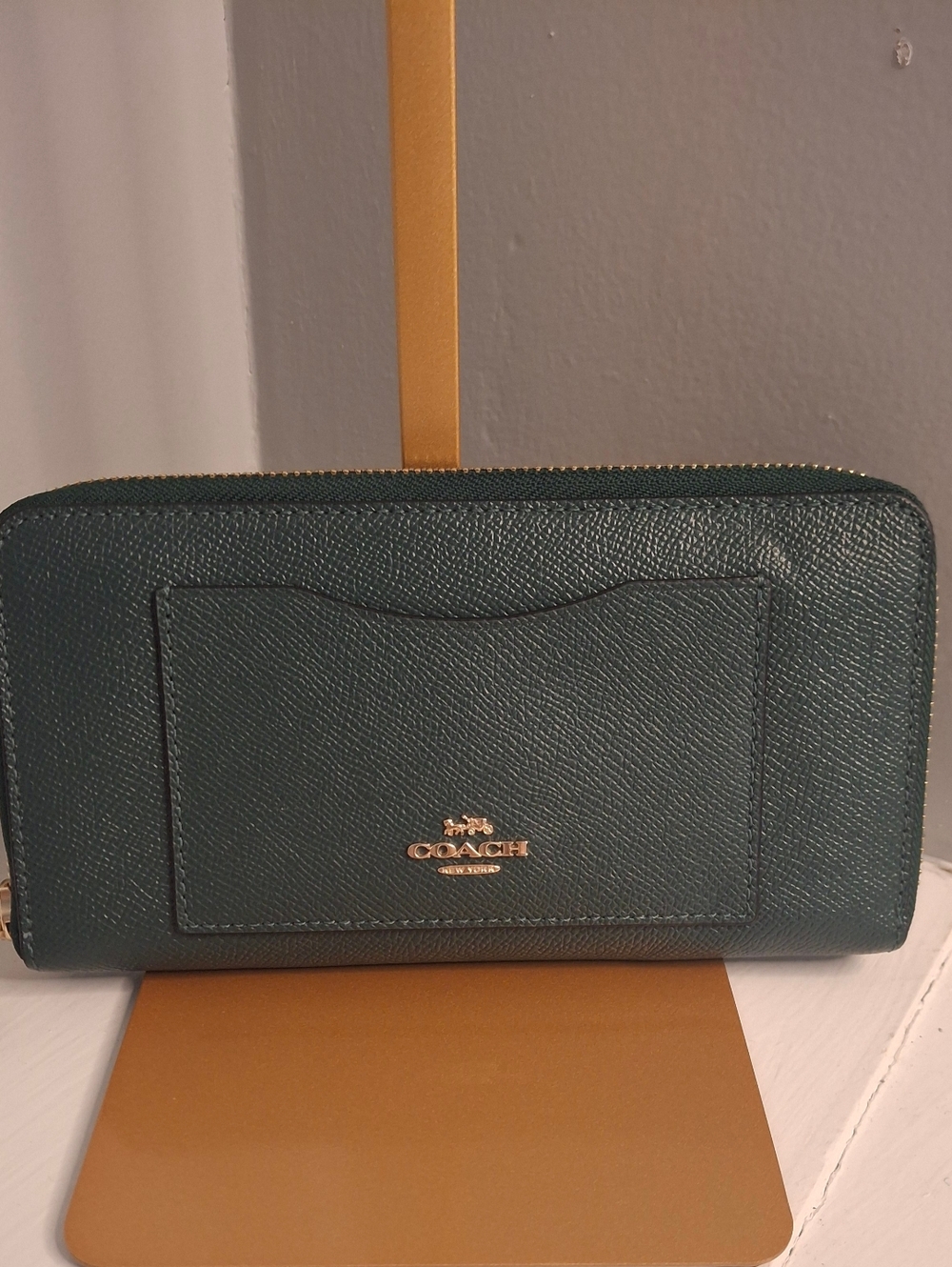 Coach Accordion Zip Wallet in dark green crossgrain leather EUC